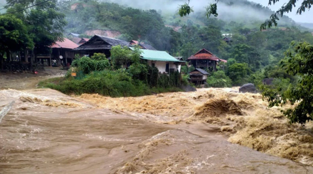 Th&ocirc;ng tin mới về đợt mưa lớn lại xảy ra ở miền Bắc, khu vực n&agrave;o mưa to như tr&uacute;t nước? - Ảnh 1.