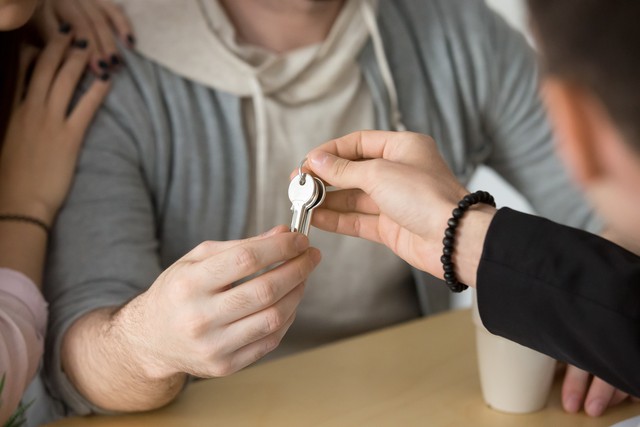 Con gái bỏ tiền mua nhà cho cha, cuối cùng người thừa kế lại là anh trai - Ảnh 2.