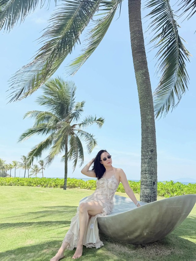 Hồng Diễm ở tuổi 43 - Ảnh 2.