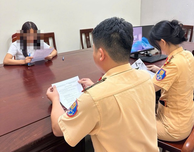 B&igrave;nh luận về bao đậu thi l&aacute;i xe , người phụ nữ Nghệ An bị phạt 13 , 75 triệu đồng - Ảnh 1.