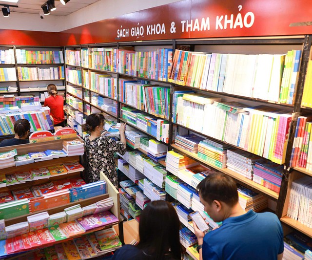 Khởi tố vợ chồng Phú Lê và tình hình mưa lớn Miền Bắc ngày 19 / 8 - Ảnh 2.