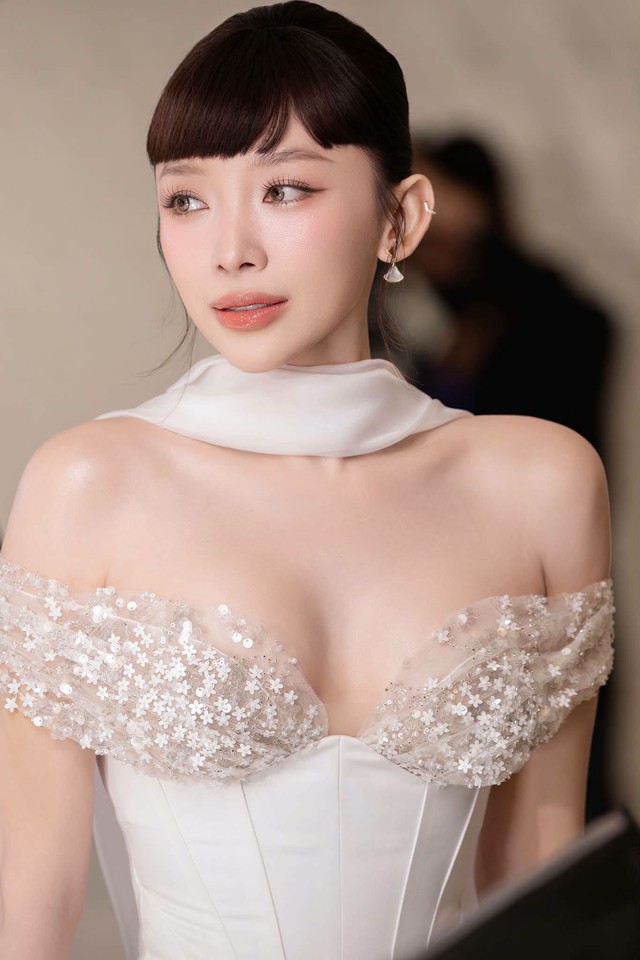 Khổng t&uacute; quỳnh tỏa s&aacute;ng b&ecirc;n nguy&ecirc;n Khang tại Concert Quốc gia 2026 - Ảnh 5.