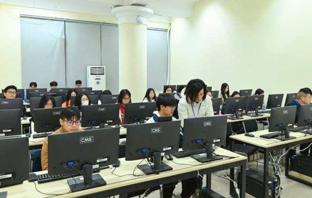 &Aacute;p thấp nhiệt đới đổi hướng, di chuyển chậm tr&ecirc;n Bắc Biển Đ&ocirc;ng; Phụ huynh học sinh phải đ&oacute;ng những khoản tiền n&agrave;y trong năm học mới - Ảnh 3.