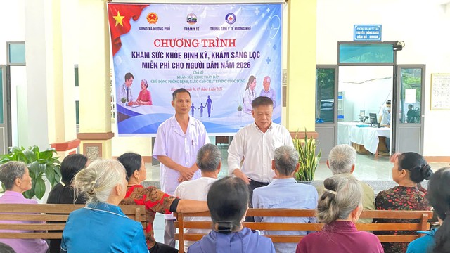 Lan tỏa gi&aacute; trị nh&acirc;n văn từ kh&aacute;m sức khỏe định kỳ, kh&aacute;m s&agrave;ng lọc miễn ph&iacute; cho người d&acirc;n - Ảnh 1.