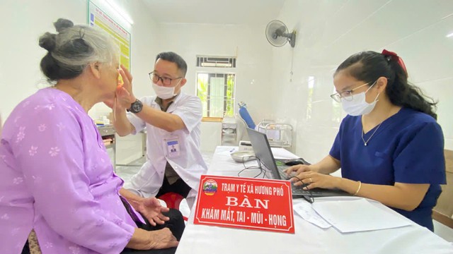 Lan tỏa gi&aacute; trị nh&acirc;n văn từ kh&aacute;m sức khỏe định kỳ, kh&aacute;m s&agrave;ng lọc miễn ph&iacute; cho người d&acirc;n - Ảnh 5.