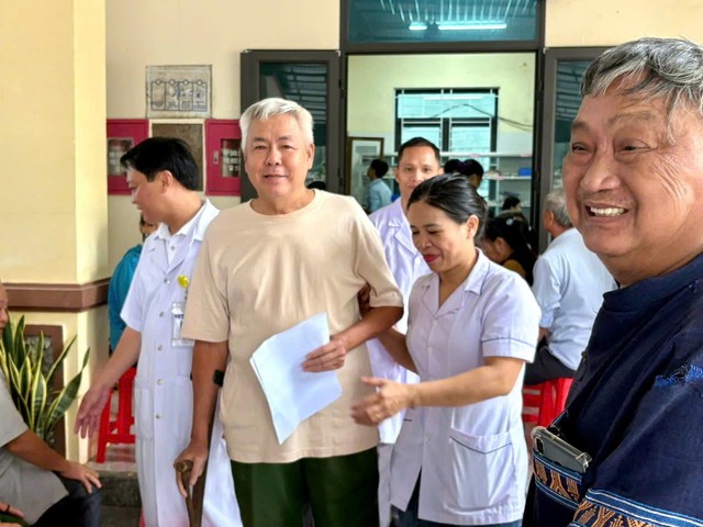 Lan tỏa gi&aacute; trị nh&acirc;n văn từ kh&aacute;m sức khỏe định kỳ, kh&aacute;m s&agrave;ng lọc miễn ph&iacute; cho người d&acirc;n - Ảnh 2.
