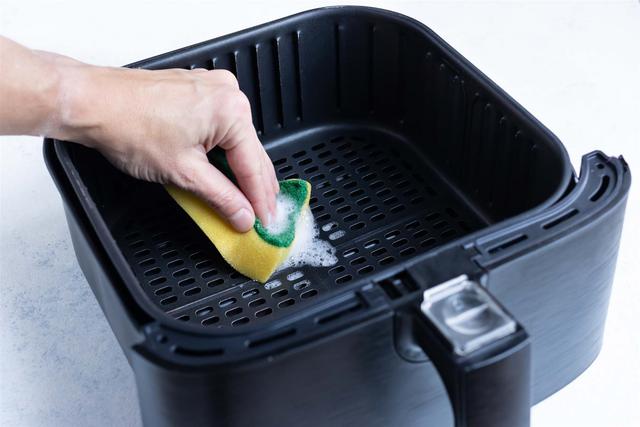 Những lưu &yacute; khi sử dụng nồi chi&ecirc;n kh&ocirc;ng dầu vừa an to&agrave;n lại gi&uacute;p thiết bị bền, đẹp - Ảnh 1.