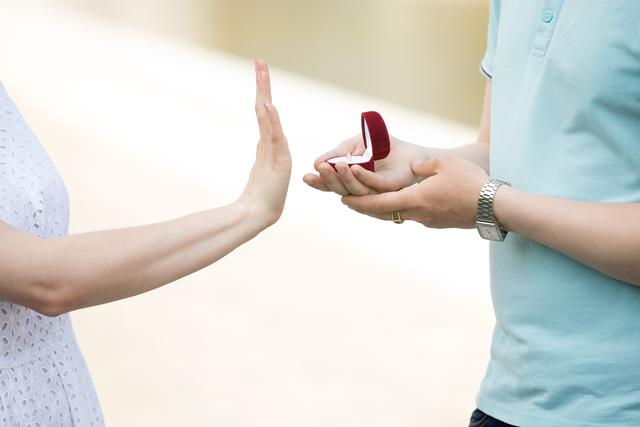 C&ocirc; d&acirc;u huỷ h&ocirc;n ngay trong đ&ecirc;m v&igrave; bắt gặp cảnh tượng giữa ch&uacute; rể v&agrave; mẹ chồng tương lai - Ảnh 1.