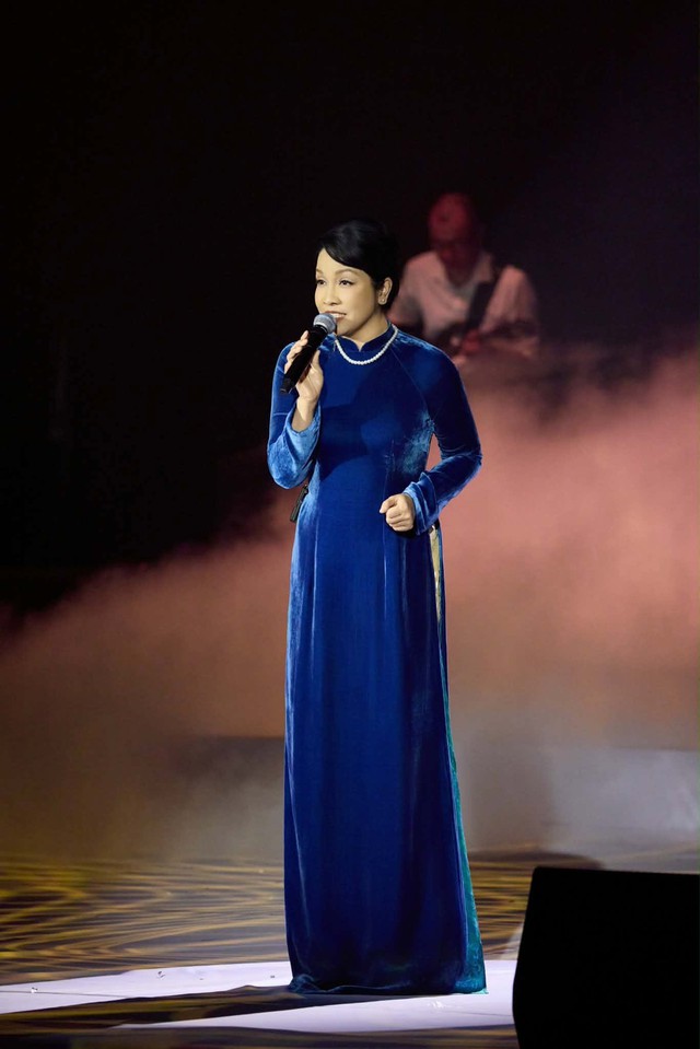 'Diva' Mỹ Linh ở tuổi 52 - Ảnh 2.