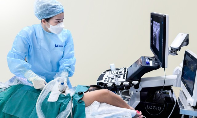 Sờ thấy khối u ở v&uacute;, c&ocirc; g&aacute;i 20 tuổi may mắn nhờ l&agrave;m điều n&agrave;y - Ảnh 1.