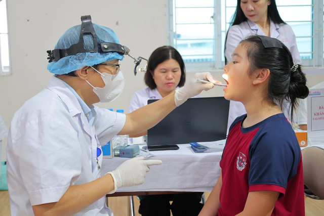 Bệnh viện E khám sàng lọc sức khỏe cho khoảng 6.000 học sinh tại Hà Nội - Ảnh 4.