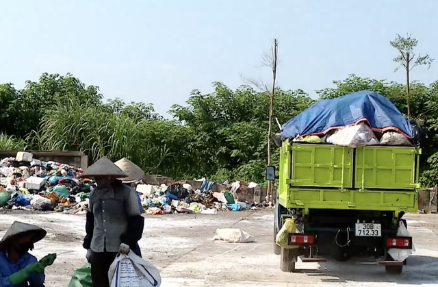 Hà Nội yêu cầu xử lý dứt điểm tình trạng thiếu nước sạch, ô nhiễm tại khu tái định cư Vân Lôi - Ảnh 1.