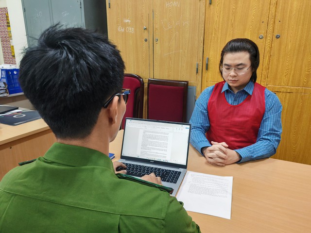 Hà Nội: Khởi tố Phạm Tuấn 'đàn em' Khá Bảnh cùng đồng phạm sản xuất video bạo lực học đường trục lợi - Ảnh 1.