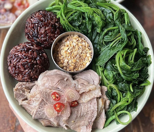 Loại rau giúp bổ máu tự nhiên, hạ đường huyết hiệu quả đang bán đầy chợ, người Việt nên ăn để kéo dài tuổi thọ - Ảnh 1.