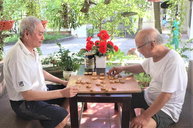 Ngoài 70 tuổi tôi mới hiểu: Muốn tuổi già không cô đơn cần hiểu rõ 3 'nguyên tắc' này - Ảnh 2.