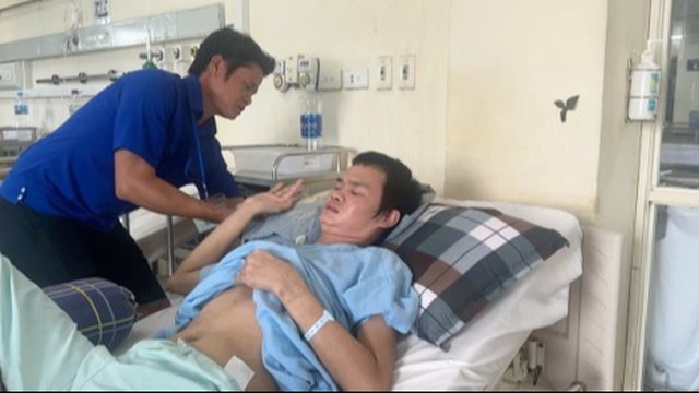 V&ograve;ng tay nh&acirc;n &aacute;i gi&uacute;p ch&agrave;ng trai Th&aacute;i 22 tuổi vượt qua kh&oacute; khăn sau tai nạn - Ảnh 2.
