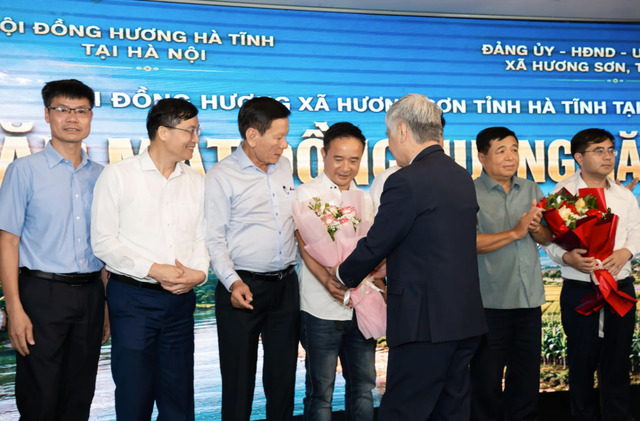 Ra mắt Hội đồng hương x&atilde; Hương Sơn tại H&agrave; Nội, kết nối nguồn lực hướng về qu&ecirc; hương - Ảnh 5.