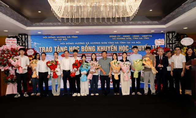 Ra mắt Hội đồng hương x&atilde; Hương Sơn tại H&agrave; Nội, kết nối nguồn lực hướng về qu&ecirc; hương - Ảnh 6.