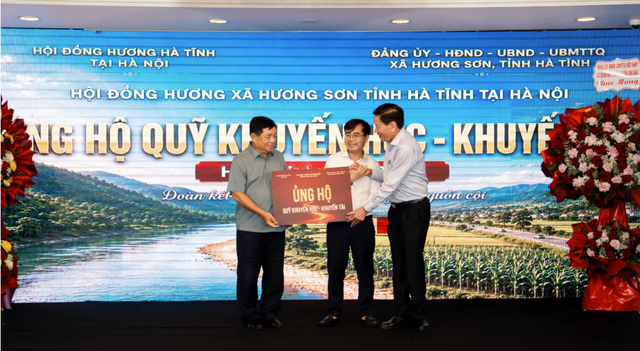 Ra mắt Hội đồng hương x&atilde; Hương Sơn tại H&agrave; Nội, kết nối nguồn lực hướng về qu&ecirc; hương - Ảnh 9.