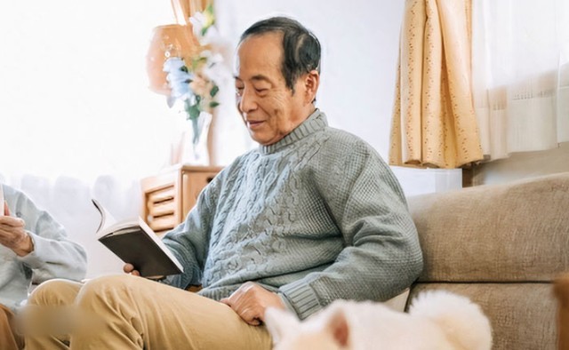 2 con trai nh&agrave; cao cửa rộng nhưng cụ &ocirc;ng nhất quyết sống một m&igrave;nh tuổi gi&agrave;: L&yacute; do đ&aacute;ng suy ngẫm - Ảnh 1.