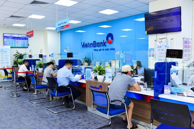 L&atilde;i suất Agribank, Vietcombank, BIDV, Vietinbank mới nhất: Gửi 200 triệu đồng ở Vietinbank nhận bao nhi&ecirc;u tiền l&atilde;i? - Ảnh 2.