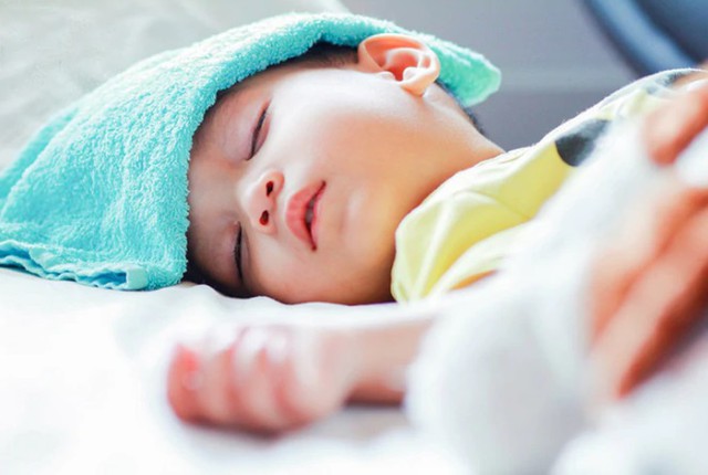 Sau mưa lớn, muỗi sinh s&ocirc;i: 6 dấu hiệu sốt xuất huyết nhiều người dễ nhầm với c&uacute;m - Ảnh 2.