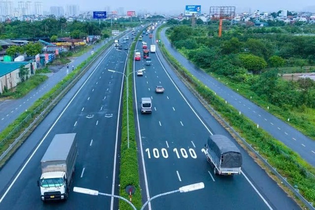 Quy định mới nhất về khoảng c&aacute;ch an to&agrave;n giữa c&aacute;c xe từ 27/8, l&aacute;i xe cần lưu &yacute; kh&ocirc;ng bị phạt rất nặng - Ảnh 1.