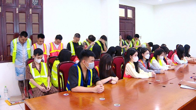Hà Nội: Triệt phá đường dây san chiết tinh dầu ma túy núp bóng thuốc lá điện tử quy mô 100 tỷ đồng - Ảnh 1.