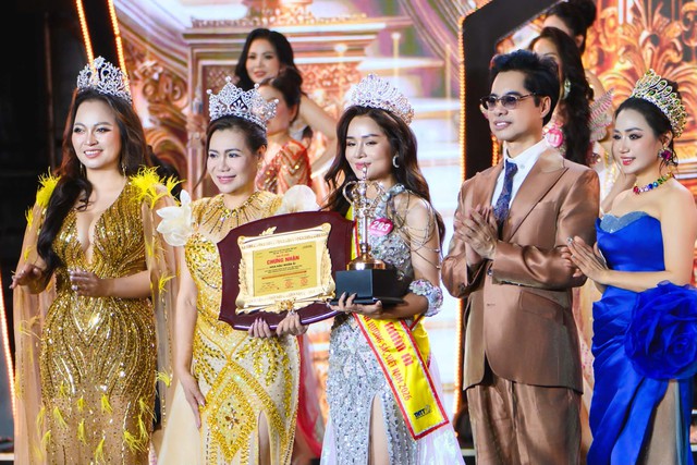 Nữ MC Đất Mỏ đăng quang Hoa hậu Nh&acirc;n &aacute;i &ndash; Hoa hậu Doanh nh&acirc;n Hương sắc Việt Nam 2026 - Ảnh 1.