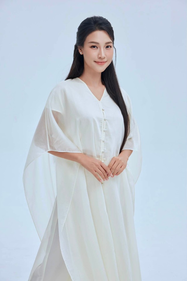 &Aacute; hậu Ho&agrave;ng Oanh ở tuổi 36 - Ảnh 3.