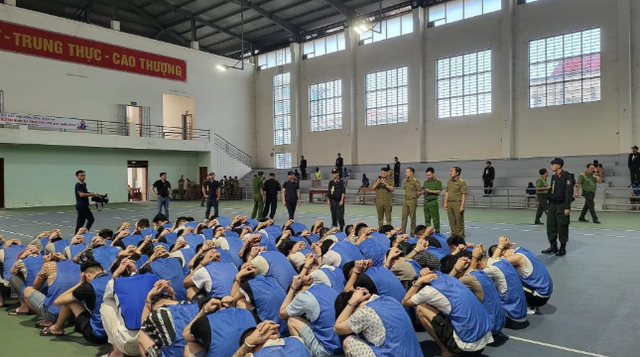 Bắt đối tượng truy nã đặc biệt Hoàng Thùy Linh cầm đầu đường dây lừa đảo, mua bán người xuyên quốc gia - Ảnh 2.