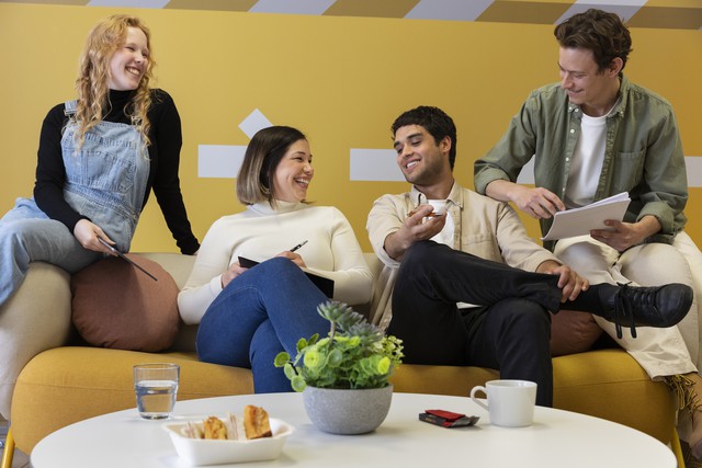 Xuất hiện ở đ&acirc;u cũng 'tỏa nắng': 4 cung ho&agrave;ng đạo khiến ai cũng muốn kết th&acirc;n - Ảnh 1.