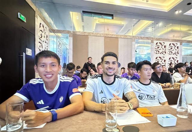 Chủ tịch Đỗ Vinh Quang g&acirc;y ch&uacute; &yacute; - Ảnh 1.