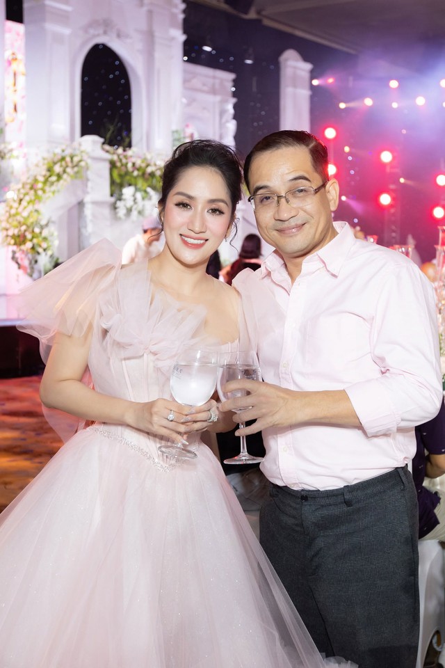Anh trai Khánh Thi hiếm hoi chia sẻ về em gái - Ảnh 1.