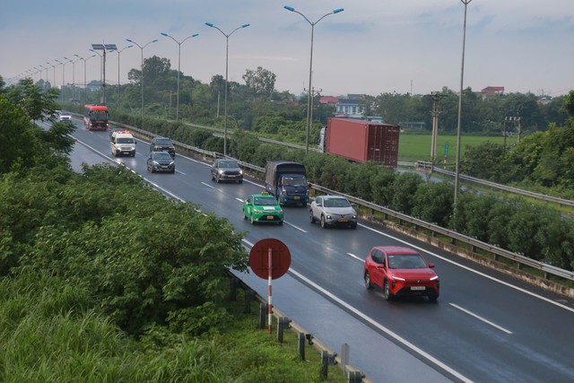 CSGT xử l&yacute; lỗi kh&ocirc;ng giữ khoảng c&aacute;ch, cao tốc Ph&aacute;p V&acirc;n - Cầu Giẽ - Cao Bồ ra sao? - Ảnh 6.