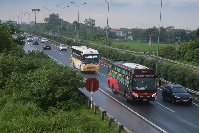 CSGT xử l&yacute; lỗi kh&ocirc;ng giữ khoảng c&aacute;ch, cao tốc Ph&aacute;p V&acirc;n - Cầu Giẽ - Cao Bồ ra sao? - Ảnh 8.