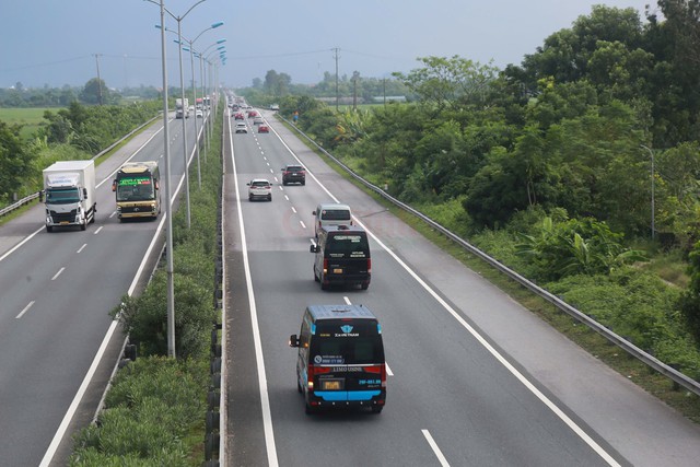 CSGT xử l&yacute; lỗi kh&ocirc;ng giữ khoảng c&aacute;ch, cao tốc Ph&aacute;p V&acirc;n - Cầu Giẽ - Cao Bồ ra sao? - Ảnh 9.