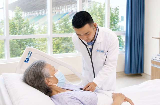 Tiết dịch giống sữa, người phụ nữ 68 tuổi phát hiện u tuyến yên gần 5 cm - Ảnh 1.