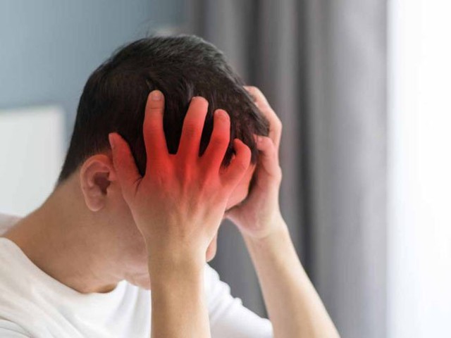 Người đ&agrave;n &ocirc;ng 52 tuổi đột quỵ khi đang xem tivi thừa nhận 1 sai lầm nhiều người Việt mắc phải - Ảnh 1.