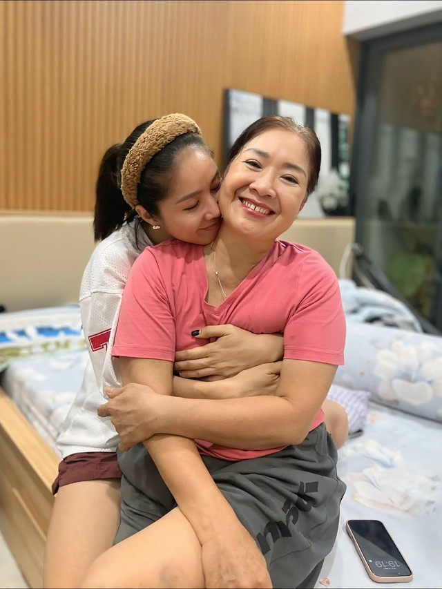 L&ecirc; Phương mừng sinh nhật tuổi 41: 'Mong một đời b&igrave;nh y&ecirc;n qua bao s&oacute;ng gi&oacute;...' - Ảnh 2.