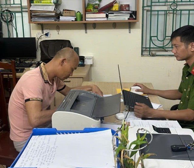 Hưng Yên: Khởi tố gã đàn ông 45 tuổi dâm ô với 2 bé gái - Ảnh 1.
