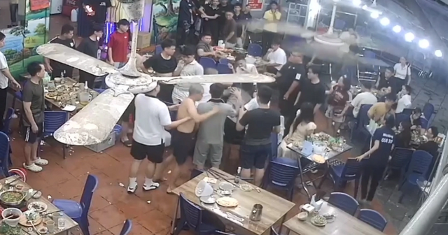 Hà Nội: Nhóm thanh niên trêu ghẹo cô gái, hành hung người bạn trai ngay giữa quán ăn ở Hà Nội - Ảnh 1.