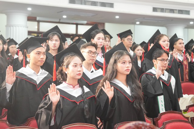 407 t&acirc;n b&aacute;c sĩ, dược sĩ, cử nh&acirc;n Trường Đại học Y Dược, ĐHQGHN nhận bằng tốt nghiệp - Ảnh 6.