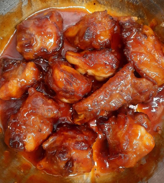 Món sườn xào chua ngọt thơm ngon hơn, thịt mềm mọng, bên ngoài giòn khi thêm vào nước giải khát quen thuộc ngày hè - Ảnh 6.