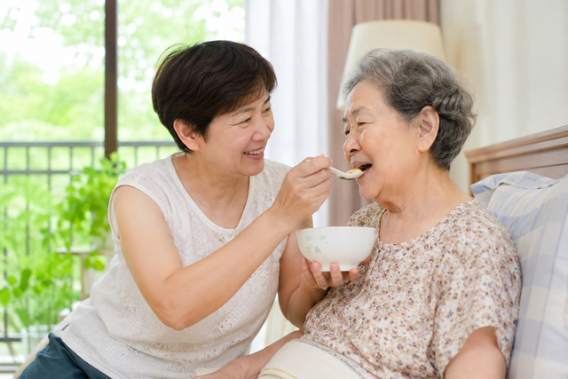 10 năm chăm mẹ chồng liệt giường, con d&acirc;u nhận tin nhắn ng&acirc;n h&agrave;ng m&agrave; kh&ocirc;ng tin v&agrave;o mắt m&igrave;nh - Ảnh 1.