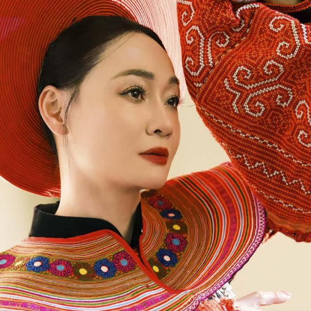 Vẻ đẹp rực rỡ ở đời thực của 'mẹ chồng' - NSƯT Qu&aacute;ch Thu Phương - Ảnh 4.