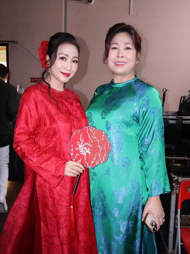 NSND Hồng Vân - NSƯT Ốc Thanh Vân: Từ quan hệ cô trò đến cộng sự tin cậy - Ảnh 8.