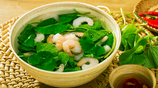 Loại rau xanh m&aacute;t bổ đang b&aacute;n đầy chợ Việt, người bệnh suy thận khi ăn cần biết điều n&agrave;y - Ảnh 2.