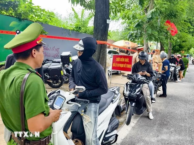 H&agrave; Nội siết chặt vi phạm nồng độ cồn dịp Quốc kh&aacute;nh 2/9 - Ảnh 1.