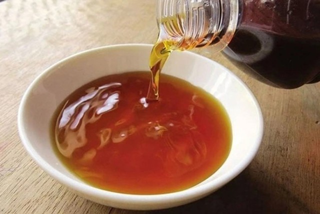 Những l&yacute; do bạn n&ecirc;n c&acirc;n nhắc khi sử dụng nước mắm v&agrave;o m&oacute;n ăn để kh&ocirc;ng ảnh hưởng tới sức khỏe - Ảnh 2.